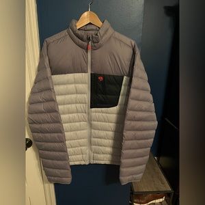 Like new Mountain Hardwear puffer jacket